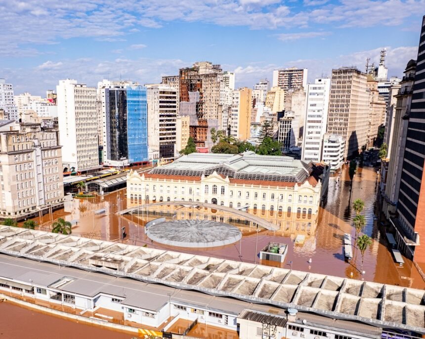 Mercado Público de Porto Alegre alagado após cheia do Lago Guaíba — Foto: Gustavo Mansur/ Palácio Piratini
